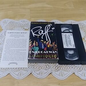 VHS Raffi on Broadway a family concert vintage